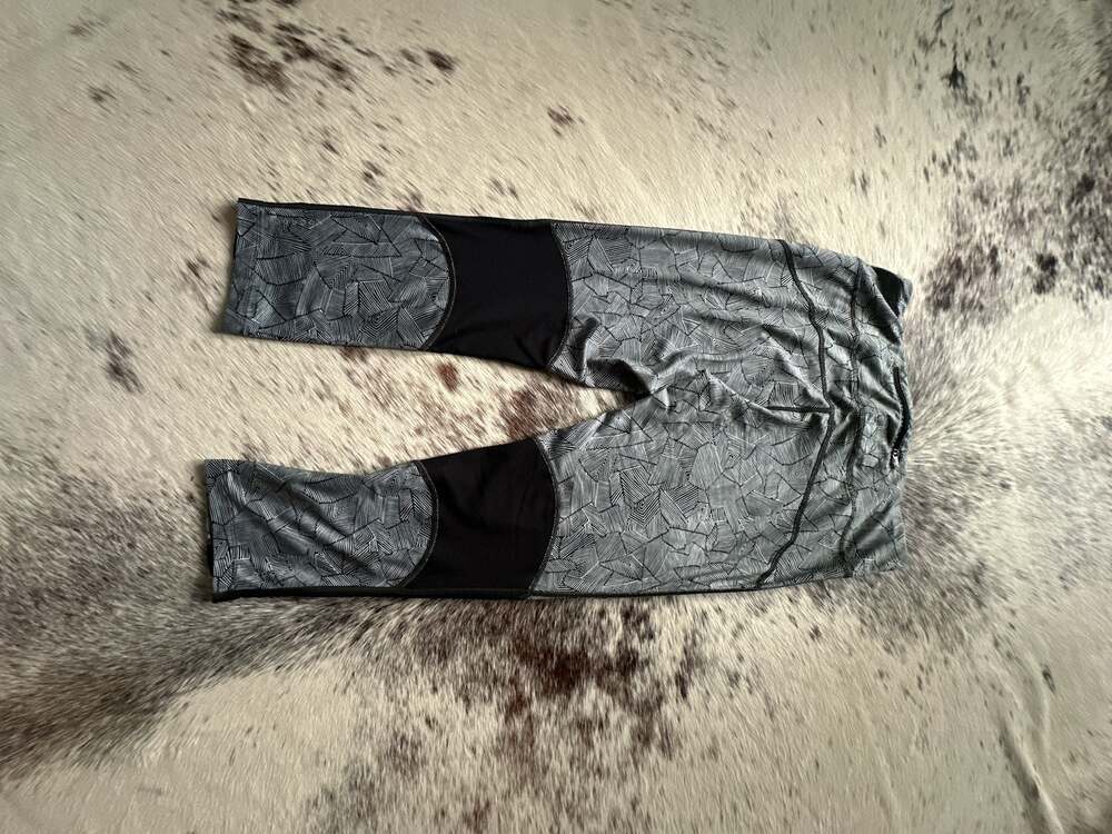 Nike Running Geometric Print Capri Leggings - Picture 5 of 5